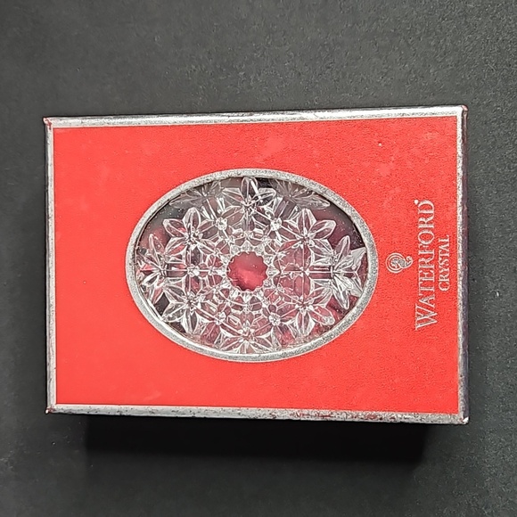 WATERFORD CRYSTAL ANNUAL SNOW CRYSTAL "2007" CHRISTMAS TREE ORNAMENT - Picture 1 of 9